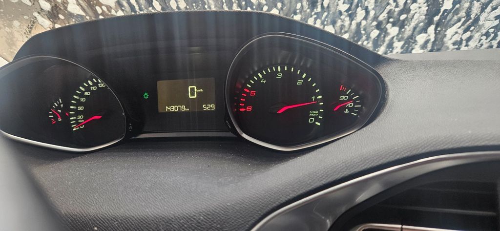Peugeot 308 143.075 km 8.900 &euro; Wiesbaden 65203