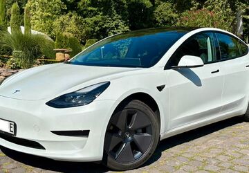 Tesla Model 3 62.500 km 27.500 &euro; Wiesbaden 65197