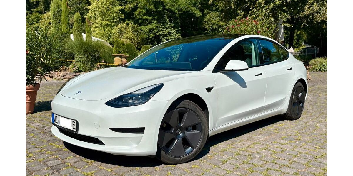 Tesla Model 3 62.500 km 27.500 &euro; Wiesbaden 65197