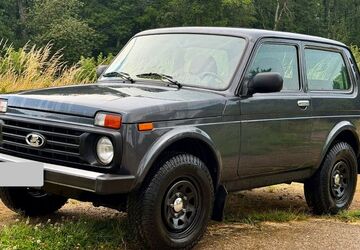 Lada Urban 39.400 km 12.500 &euro; Wiesbaden 65197