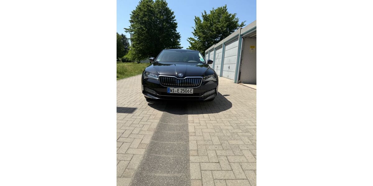 Skoda Superb 156.472 km 15.999 &euro; Wiesbaden 65205