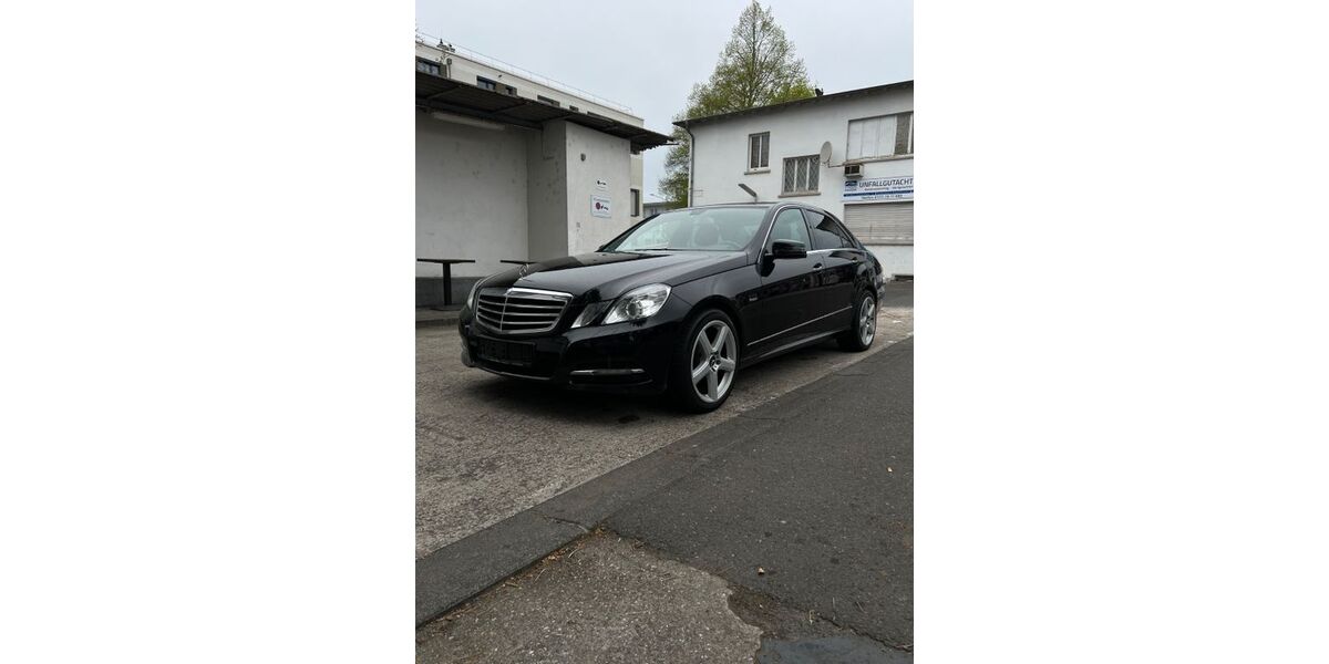 Mercedes-Benz 200 217.000 km 9.500 &euro; Wiesbaden 65183